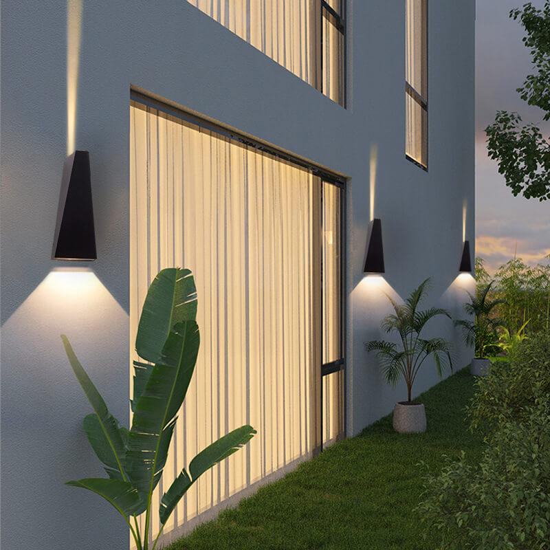 TrapeGlow | Zweiflammige LED-Wandleuchte im Industriedesign