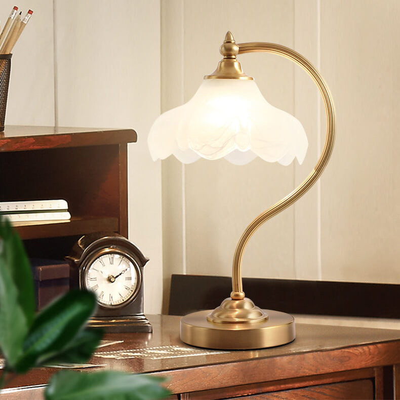 LumaFlora | Vintage Messing Glas Blütenblatt Schirm 1-Licht Tischlampe