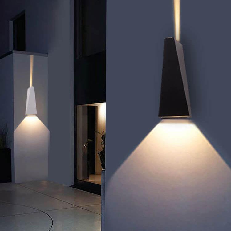 TrapeGlow | Zweiflammige LED-Wandleuchte im Industriedesign