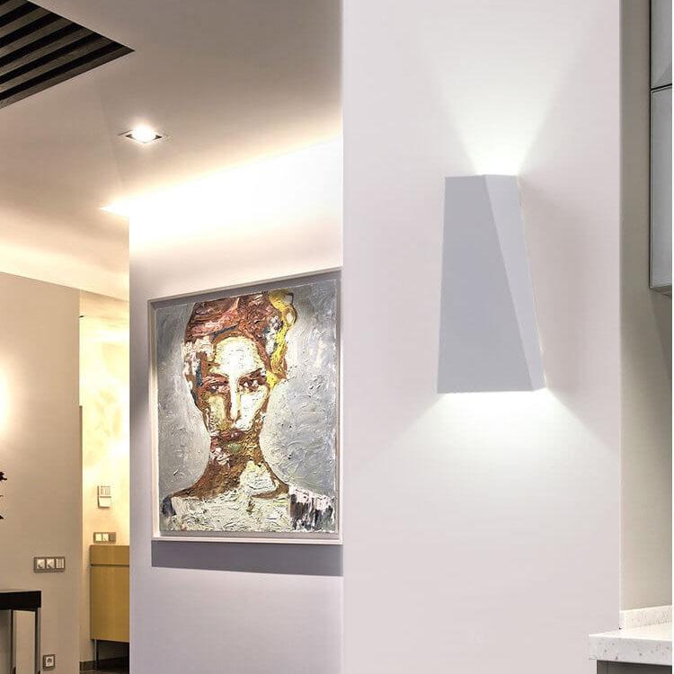 TrapeGlow | Zweiflammige LED-Wandleuchte im Industriedesign