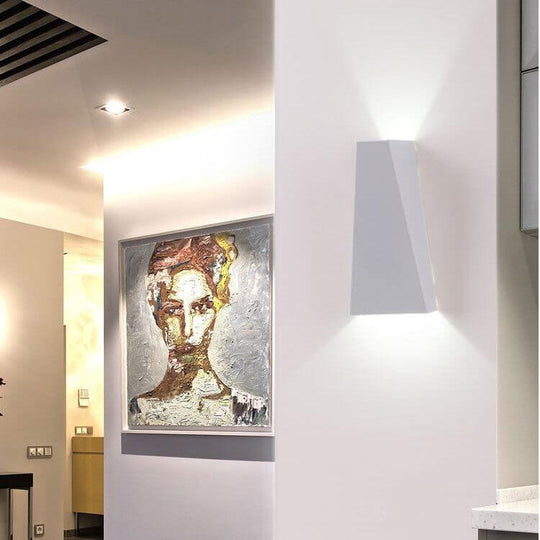 TrapeGlow | Zweiflammige LED-Wandleuchte im Industriedesign