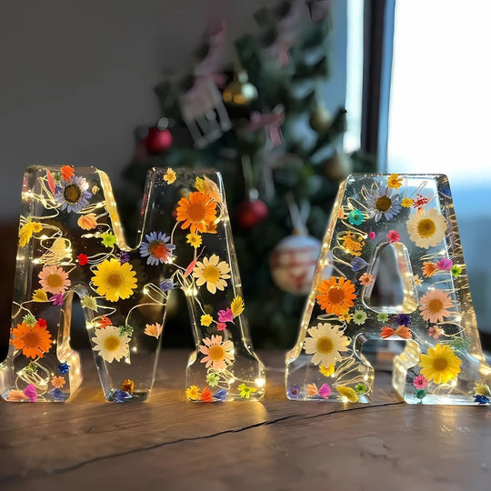 FloraLetter | Harzlampe – Personalisierte Blumenbuchstaben mit Licht