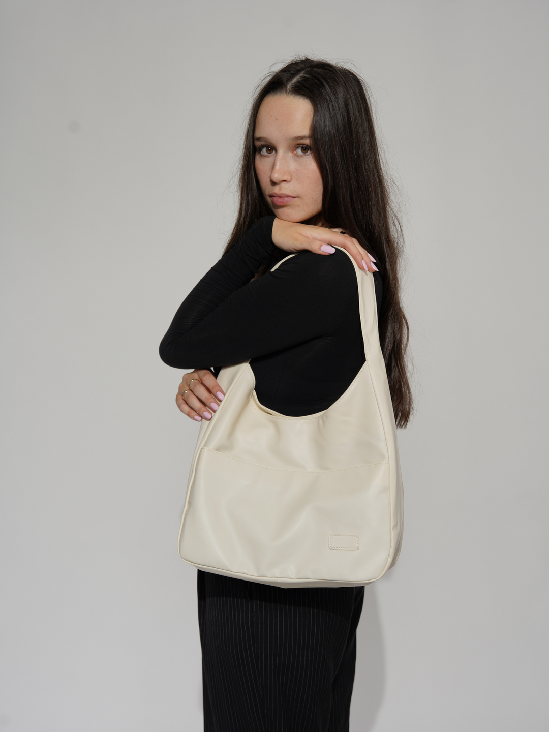 LoraBag | Schultertasche – Minimalistisches Design & Pflegeleichte Oberfläche