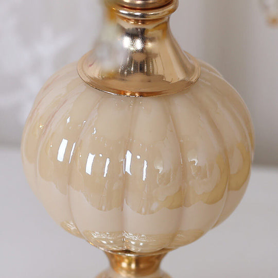 ViennaBloom | Goldene Blumentischlampe mit Stil
