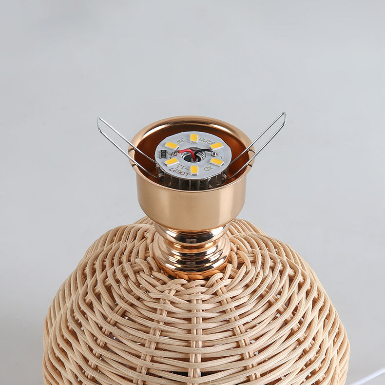 GlowWeave | Sanft dimmbare Rattanleuchte mit Fernbedienung
