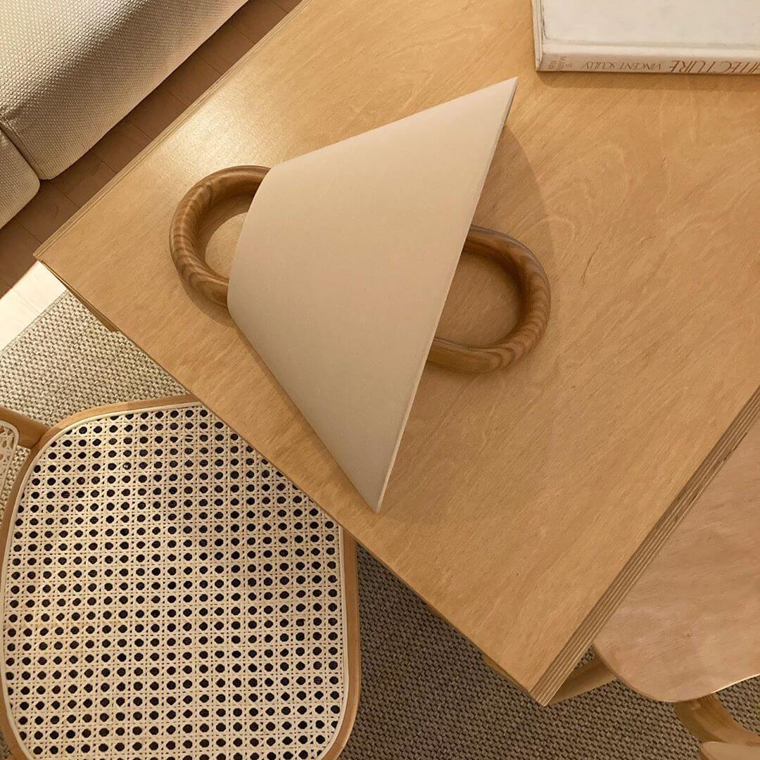 WoodCove | Halbkreis Wandleuchte aus Massivholz & Stoff