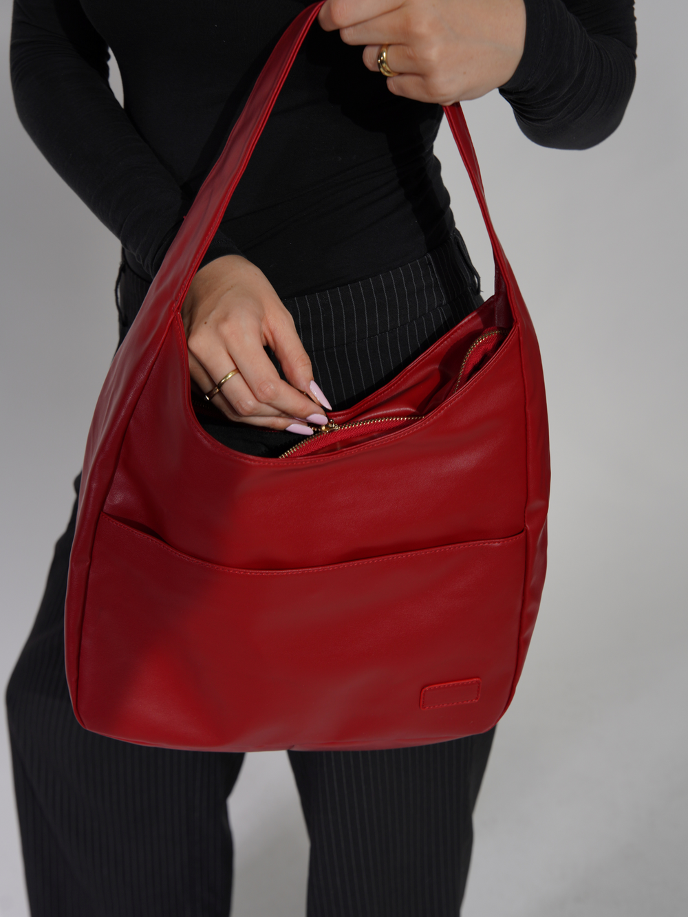 LoraBag | Schultertasche – Minimalistisches Design & Pflegeleichte Oberfläche