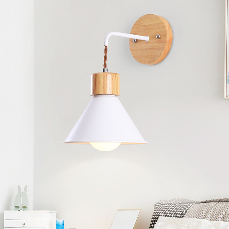 TimberLume | Wandlamp – De stijlvolle kegelvormige lamp met een houten kap