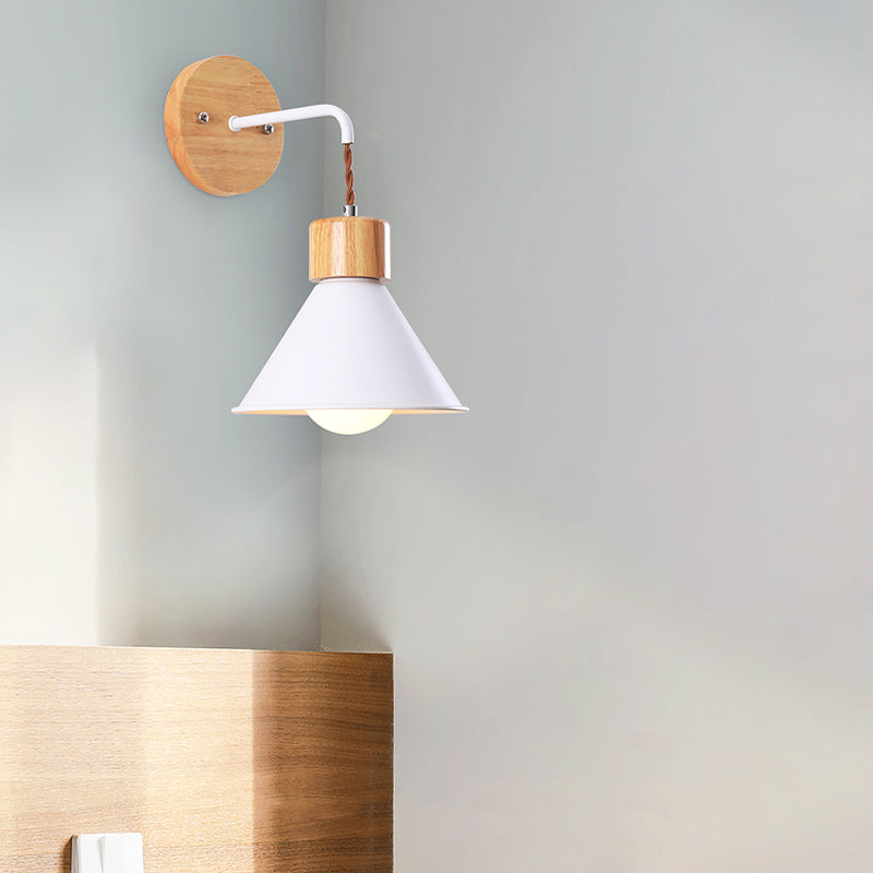 TimberLume | Wandlamp – De stijlvolle kegelvormige lamp met een houten kap