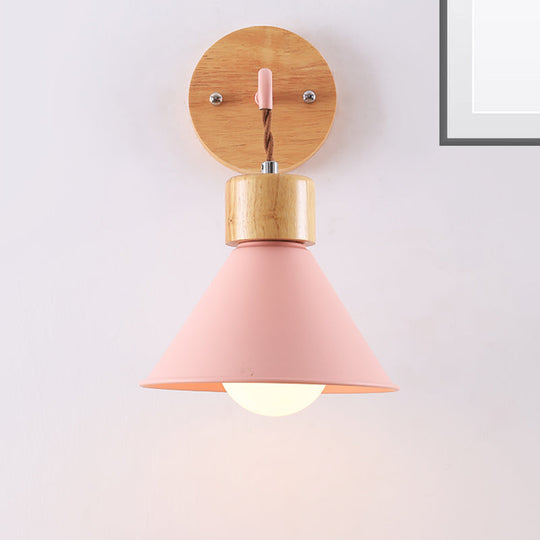 TimberLume | Wandlamp – De stijlvolle kegelvormige lamp met een houten kap