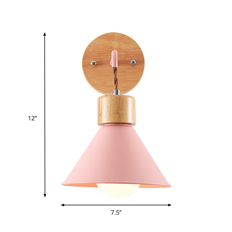 TimberLume | Wandlamp – De stijlvolle kegelvormige lamp met een houten kap