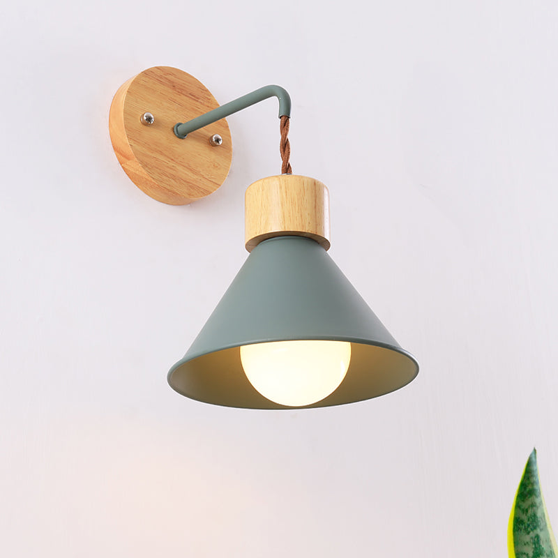 TimberLume | Wandlamp – De stijlvolle kegelvormige lamp met een houten kap
