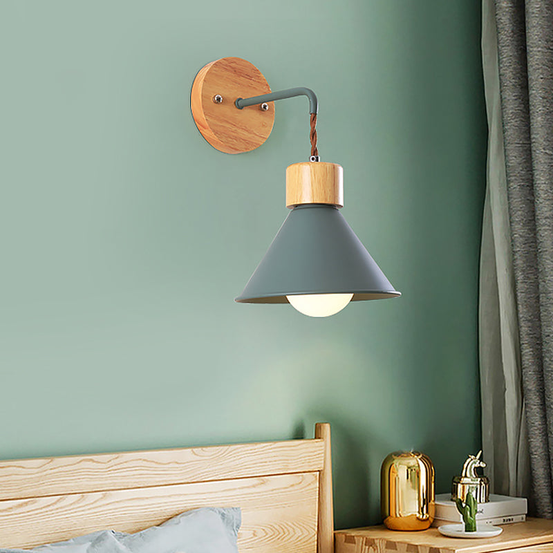 TimberLume | Wandlamp – De stijlvolle kegelvormige lamp met een houten kap