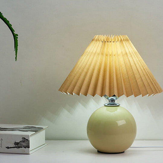 RetroFlair | Nordische Minimalistische Keramische Falten 1-Licht Tischlampe