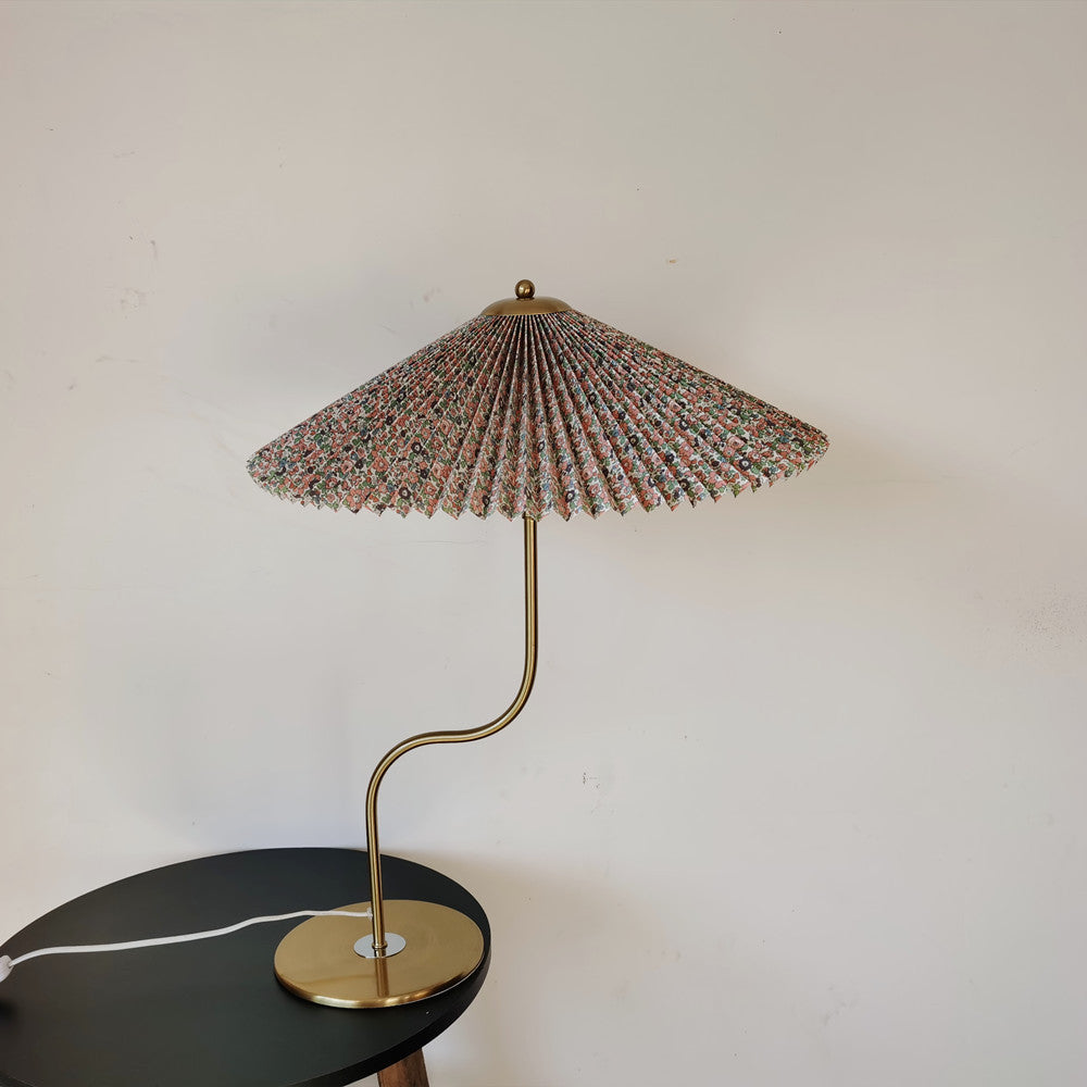 GlowDome | Elegante Tischlampe mit Stoffschirm & 110V Anschluss