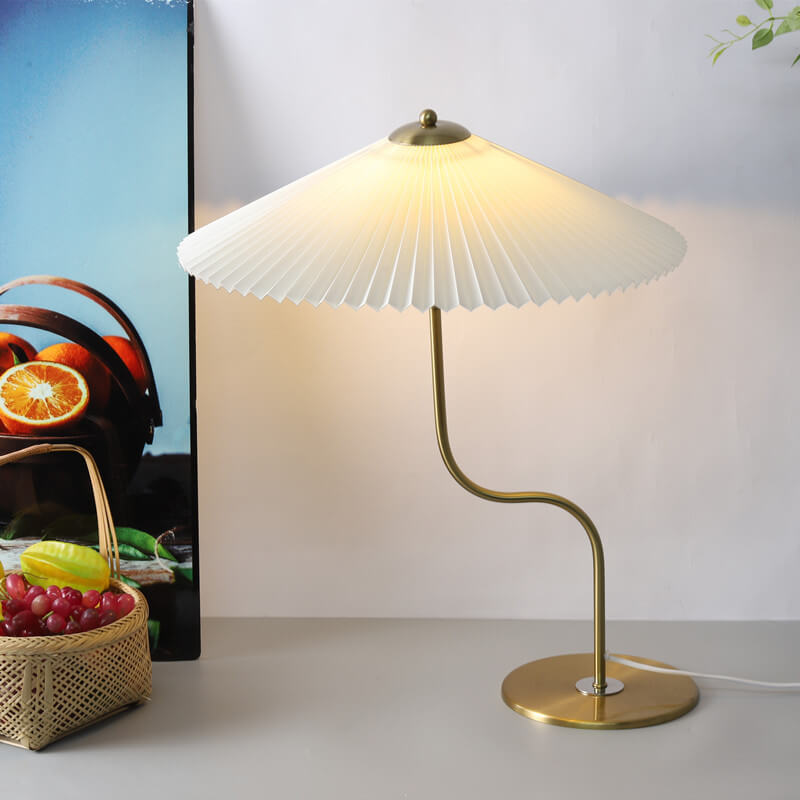 GlowDome | Elegante Tischlampe mit Stoffschirm & 110V Anschluss