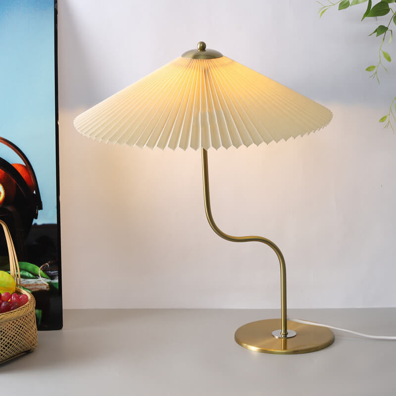 GlowDome | Elegante Tischlampe mit Stoffschirm & 110V Anschluss