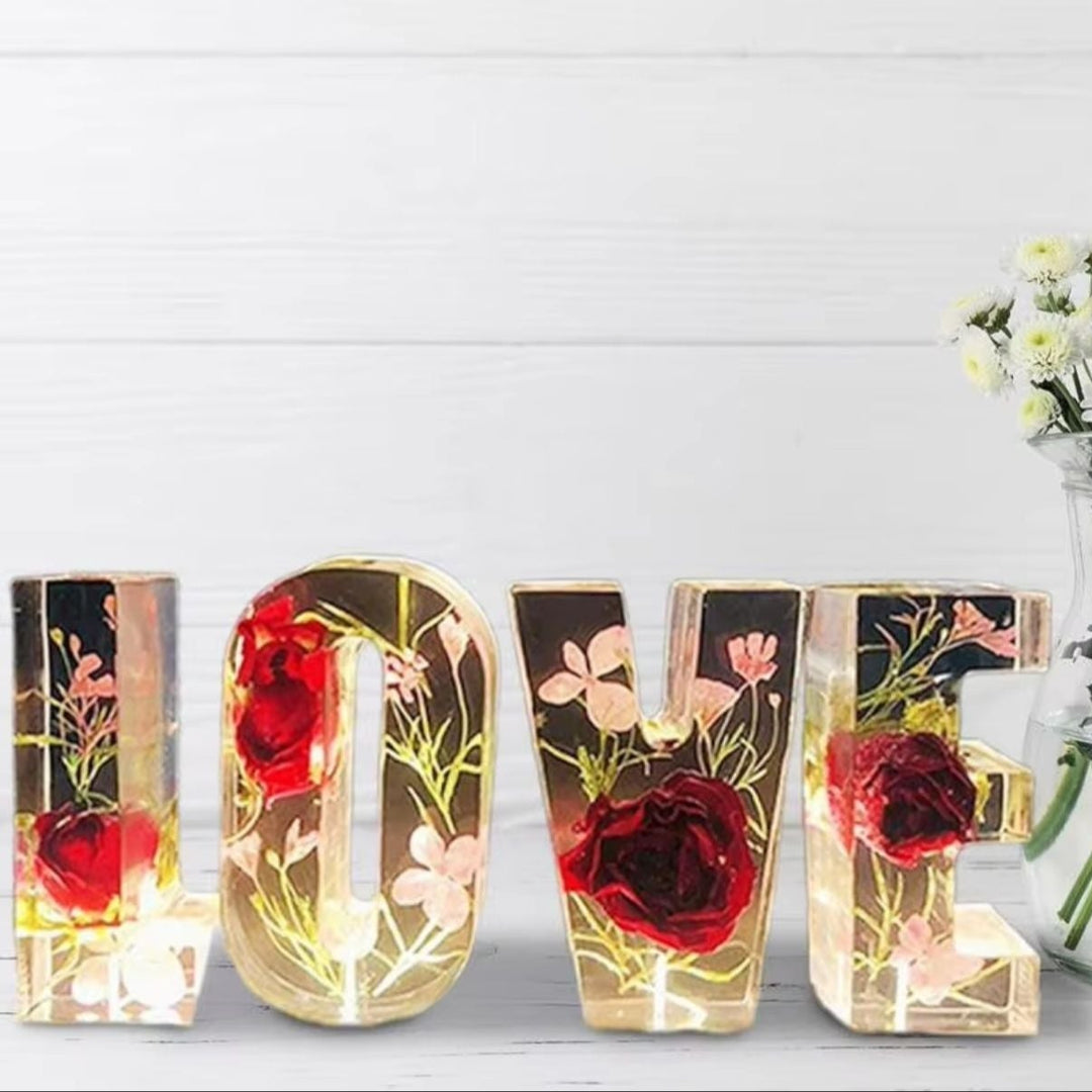 FloraLetter | Harzlampe – Personalisierte Blumenbuchstaben mit Licht