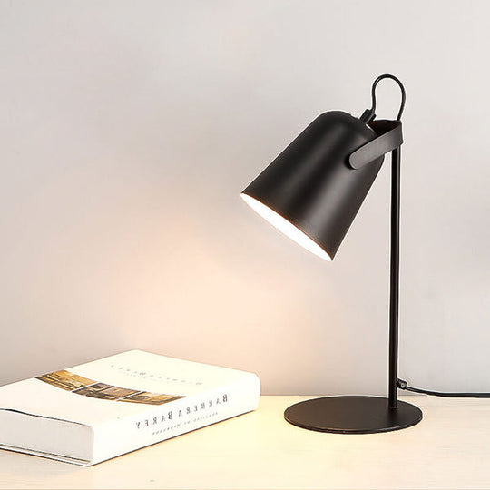 ColorBeam | Nordische Macaron-Farbe, kreatives Eisen-Eimer-Design, 1-flammige Tischlampe