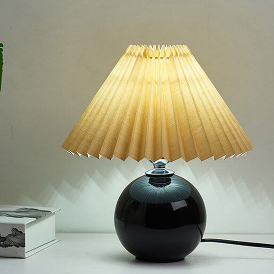 RetroFlair | Nordische Minimalistische Keramische Falten 1-Licht Tischlampe