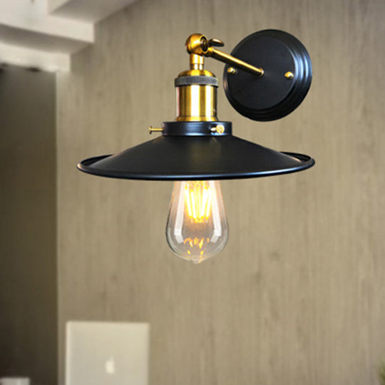 IronAura | Wandleuchte – Industrielle Lampe mit ausgestelltem Schirm