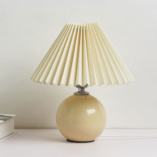 RetroFlair | Nordische Minimalistische Keramische Falten 1-Licht Tischlampe