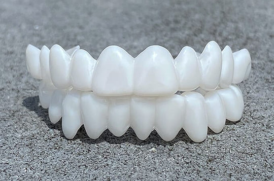 DentGlow | Verstellbare Zahnprothese – Natürlicher Look & Passform