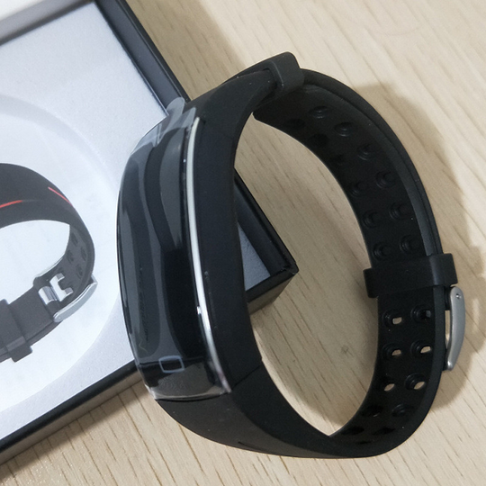 SmartFit | Kompakt Bluetooth Smartwatch – Herzfrequenz- & Blutdruckmessung für Ihren aktiven Alltag
