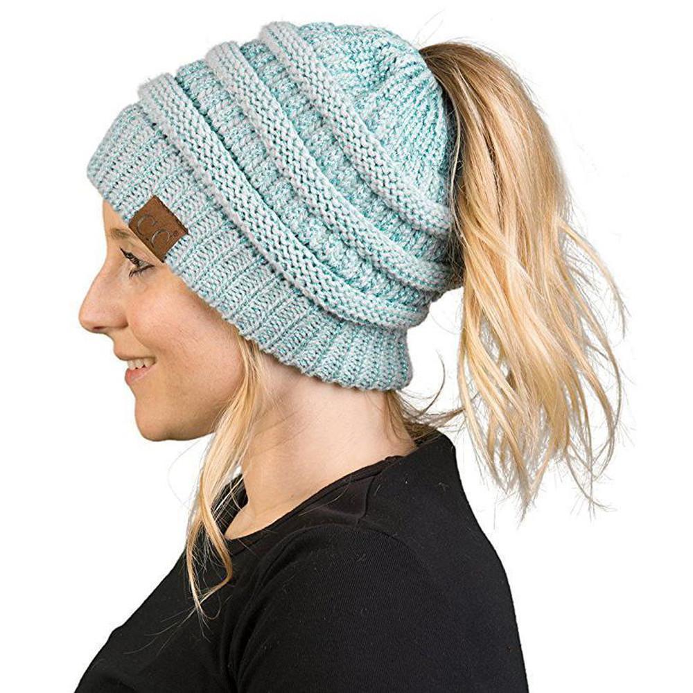 AuraKnit | Pferdeschwanz-Mütze – Weicher Strick-Beanie