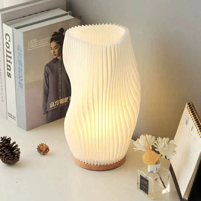 AuraWave | USB-betriebene & Elegantes Wellen-Design Tischlampe3