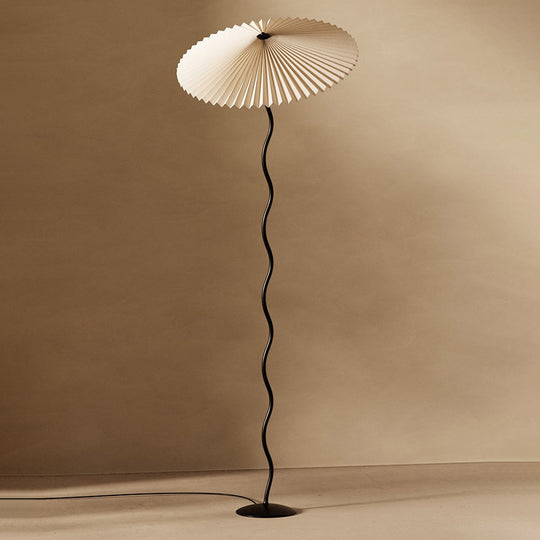 KasaGlow | Traditionelle japanische Stoff-Eisen-Regenschirm 1-Licht Stehlampe