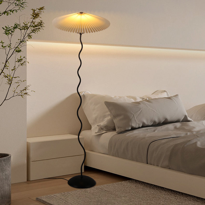 KasaGlow | Traditionelle japanische Stoff-Eisen-Regenschirm 1-Licht Stehlampe