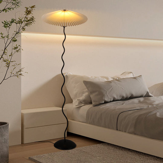 KasaGlow | Traditionelle japanische Stoff-Eisen-Regenschirm 1-Licht Stehlampe