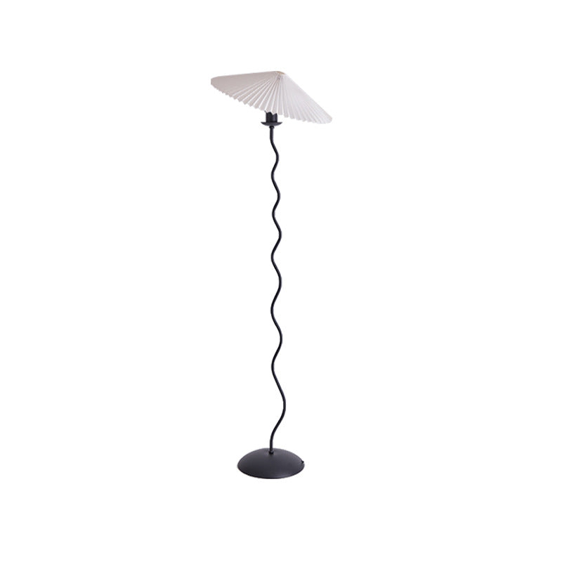 KasaGlow | Traditionelle japanische Stoff-Eisen-Regenschirm 1-Licht Stehlampe