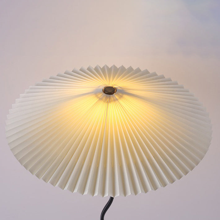 KasaGlow | Traditionelle japanische Stoff-Eisen-Regenschirm 1-Licht Stehlampe