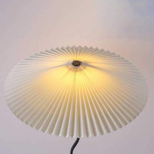 KasaGlow | Traditionelle japanische Stoff-Eisen-Regenschirm 1-Licht Stehlampe