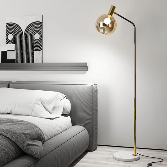 GlasLumo | Nordische Stehlampe mit verstellbarem Glaskopf