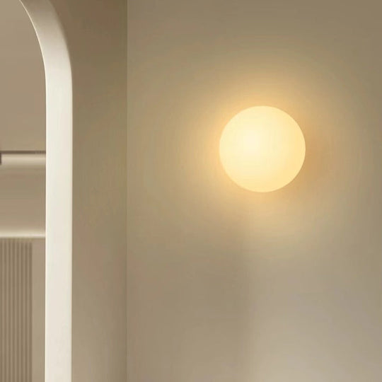 WhiteDome | Moderne Wandleuchte mit Glaskugel