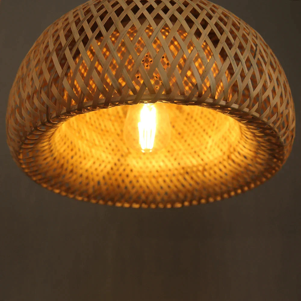 BambuLuxe | Handgeflochtene Bambuslampe mit Stil