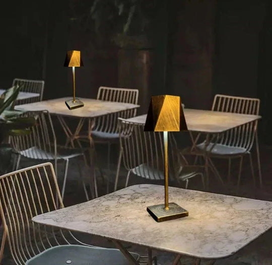 BrightEase | Leichte Kabellose Schreibtischlampe1