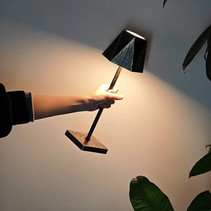BrightEase | Leichte Kabellose Schreibtischlampe10