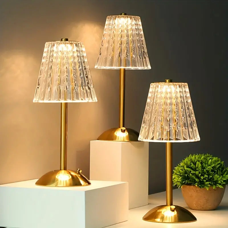 CrystalGlow | Moderne und Luxuriöse Kristall-Tischlampe2