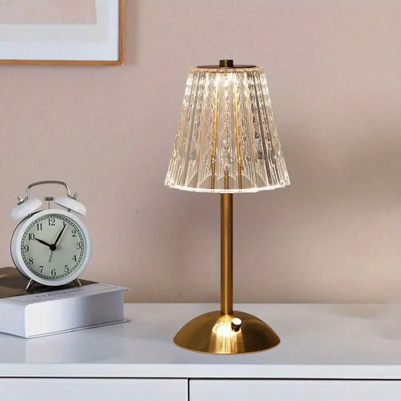 CrystalGlow | Moderne und Luxuriöse Kristall-Tischlampe3