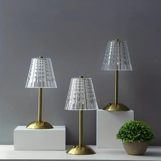 CrystalGlow | Moderne und Luxuriöse Kristall-Tischlampe5