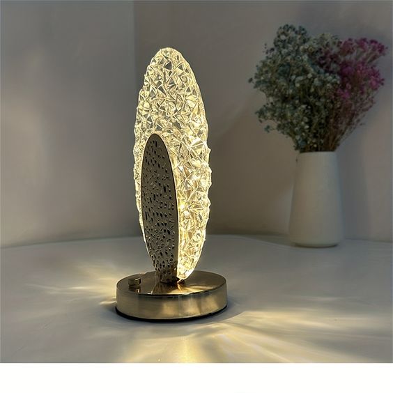 CrystalShine | Elegante & Luxuriöse Pfauen-Tischlampee3