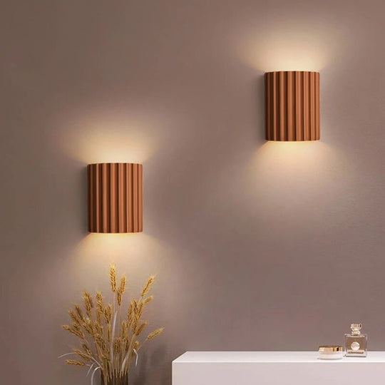 GleamEdge | Künstlerisches LED-Glühen & stilvolle Kunstharz-Wandleuchte7
