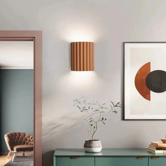 GleamEdge | Künstlerisches LED-Glühen & stilvolle Kunstharz-Wandleuchte8