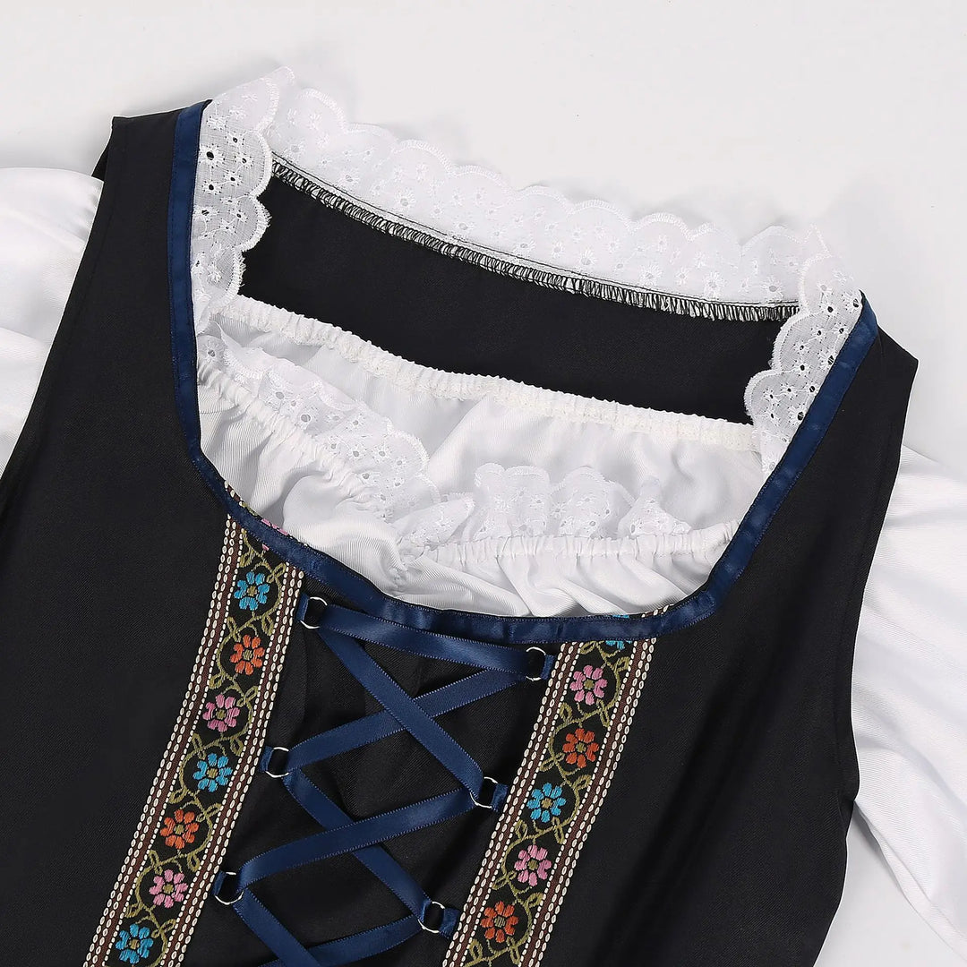 HerzDirndl | Exklusives Damen Dirndl für das Oktoberfest3