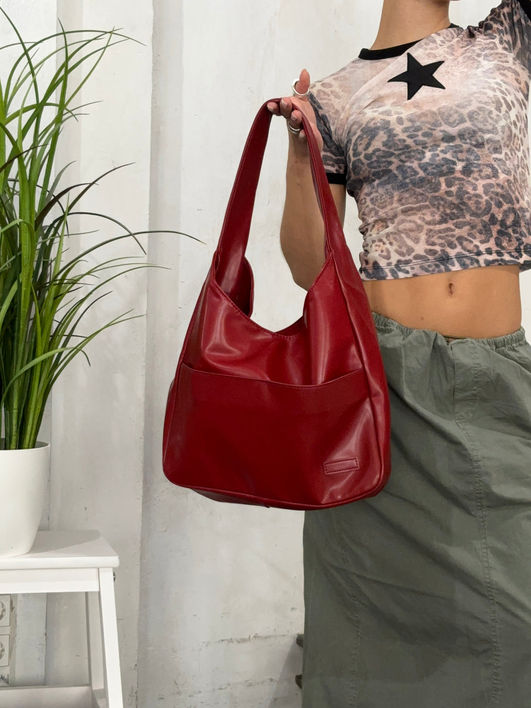 LoraBag | Schultertasche – Minimalistisches Design & Pflegeleichte Oberfläche