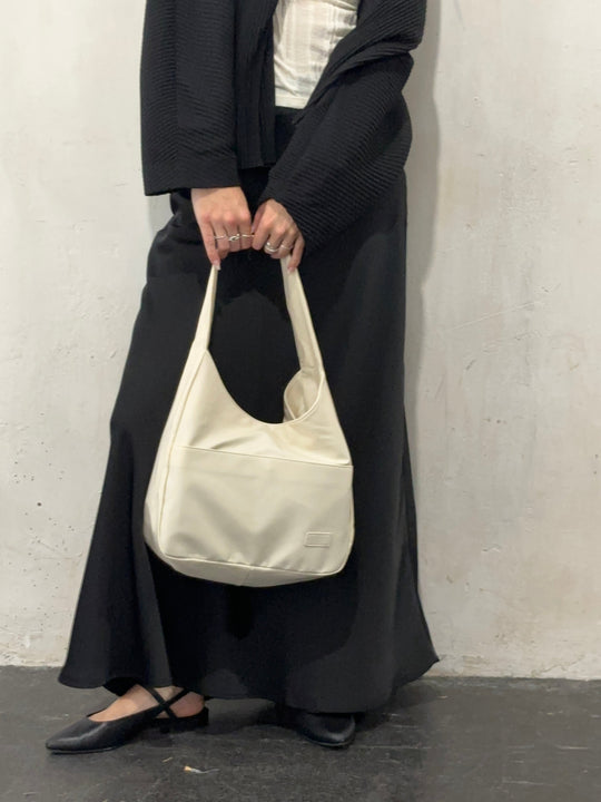 LoraBag | Schultertasche – Minimalistisches Design & Pflegeleichte Oberfläche